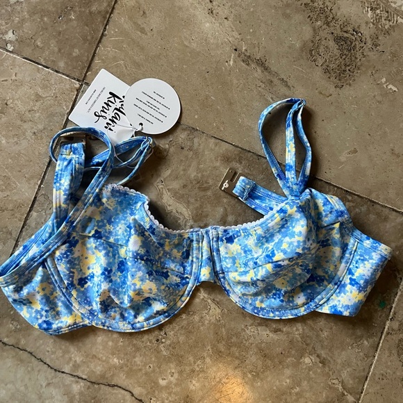 Kulani Kinis swimwear top NWT 2X Large.Blues and yellow with brass colored clasp - Picture 3 of 12